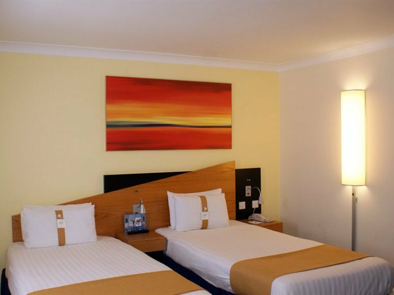 Фото Holiday Inn Express London Victoria, an IHG Hotel