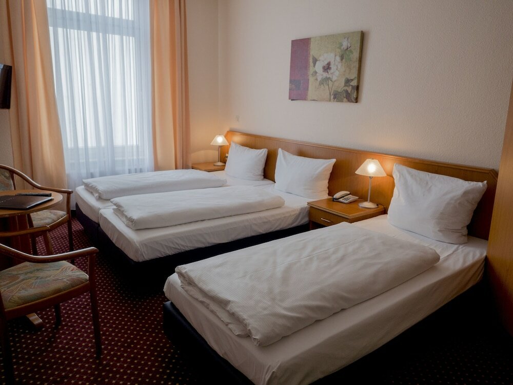 Фото Hotel Lumen am Hauptbahnhof