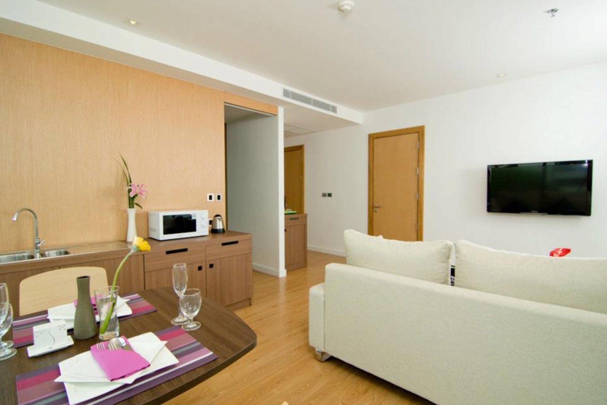 Фото Seven Zea Chic Hotel