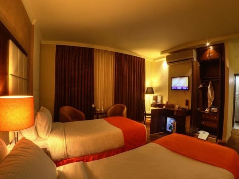 Фото Meneur Hotel