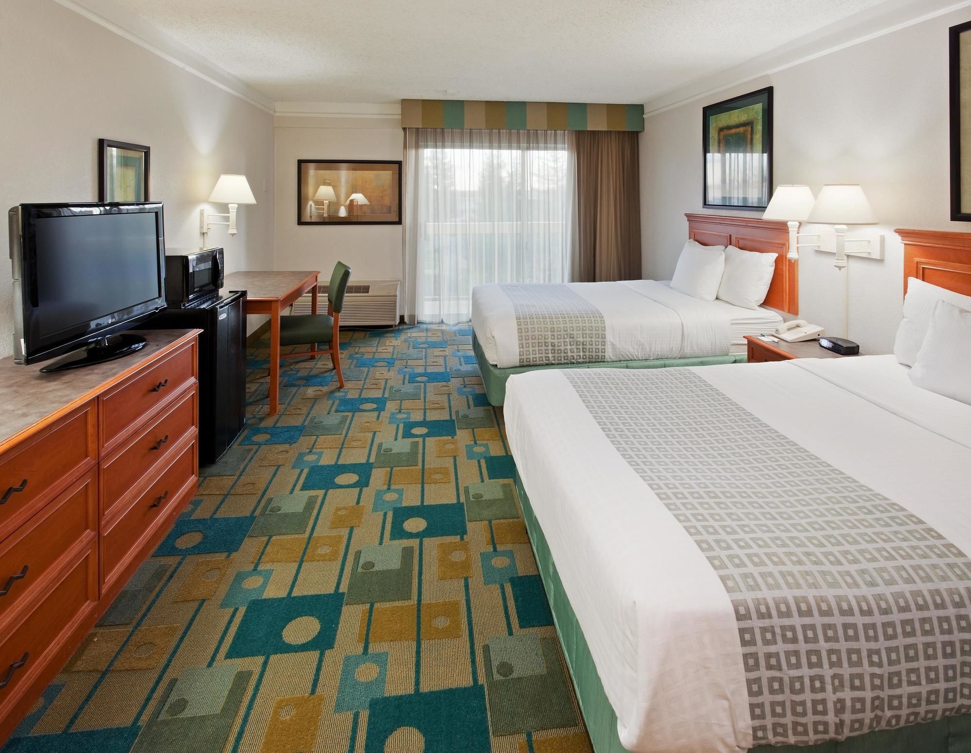 Фото La Quinta Inn & Suites by Wyndham Redding