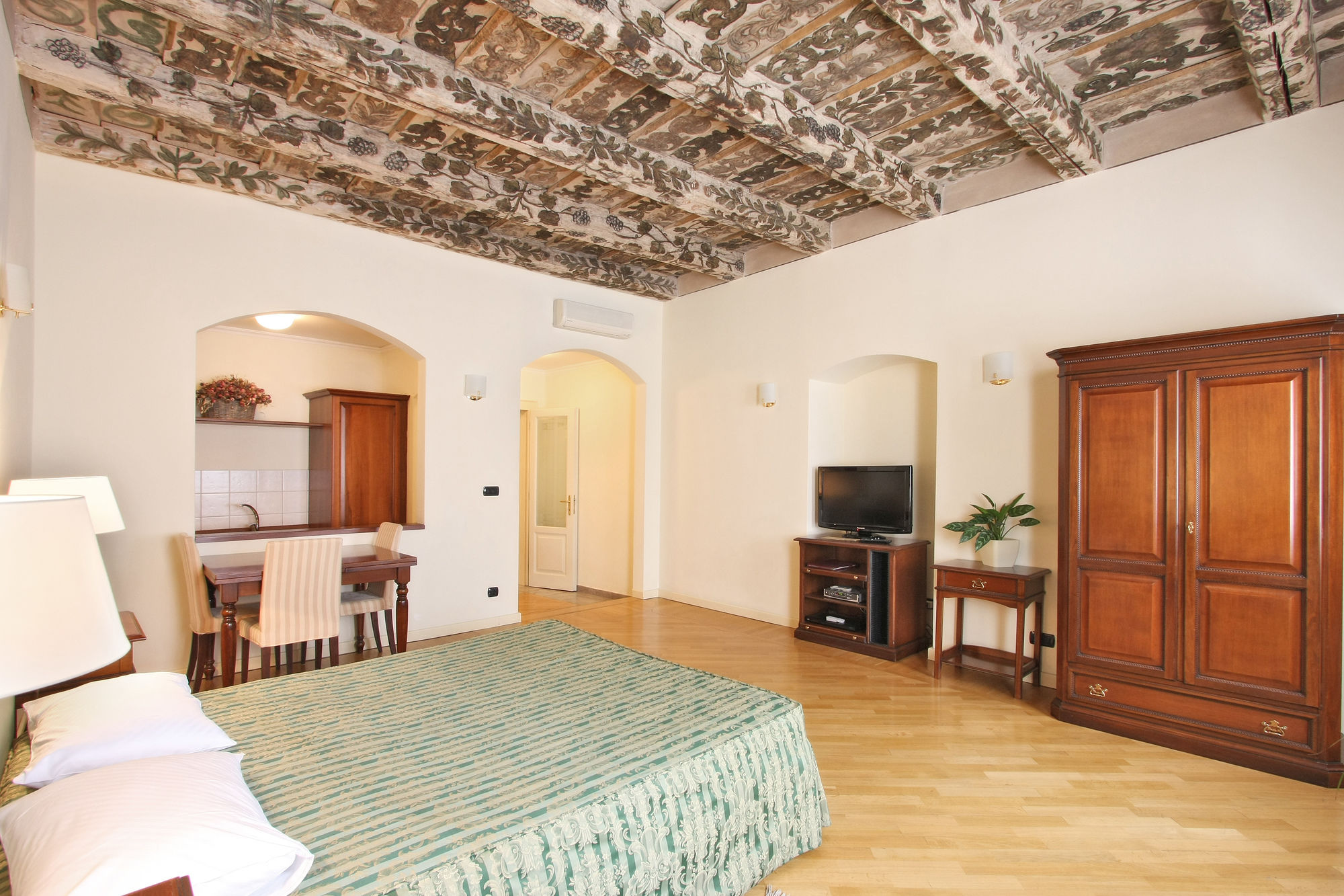 Фото Chateau 9 Apartments by Adrez Living