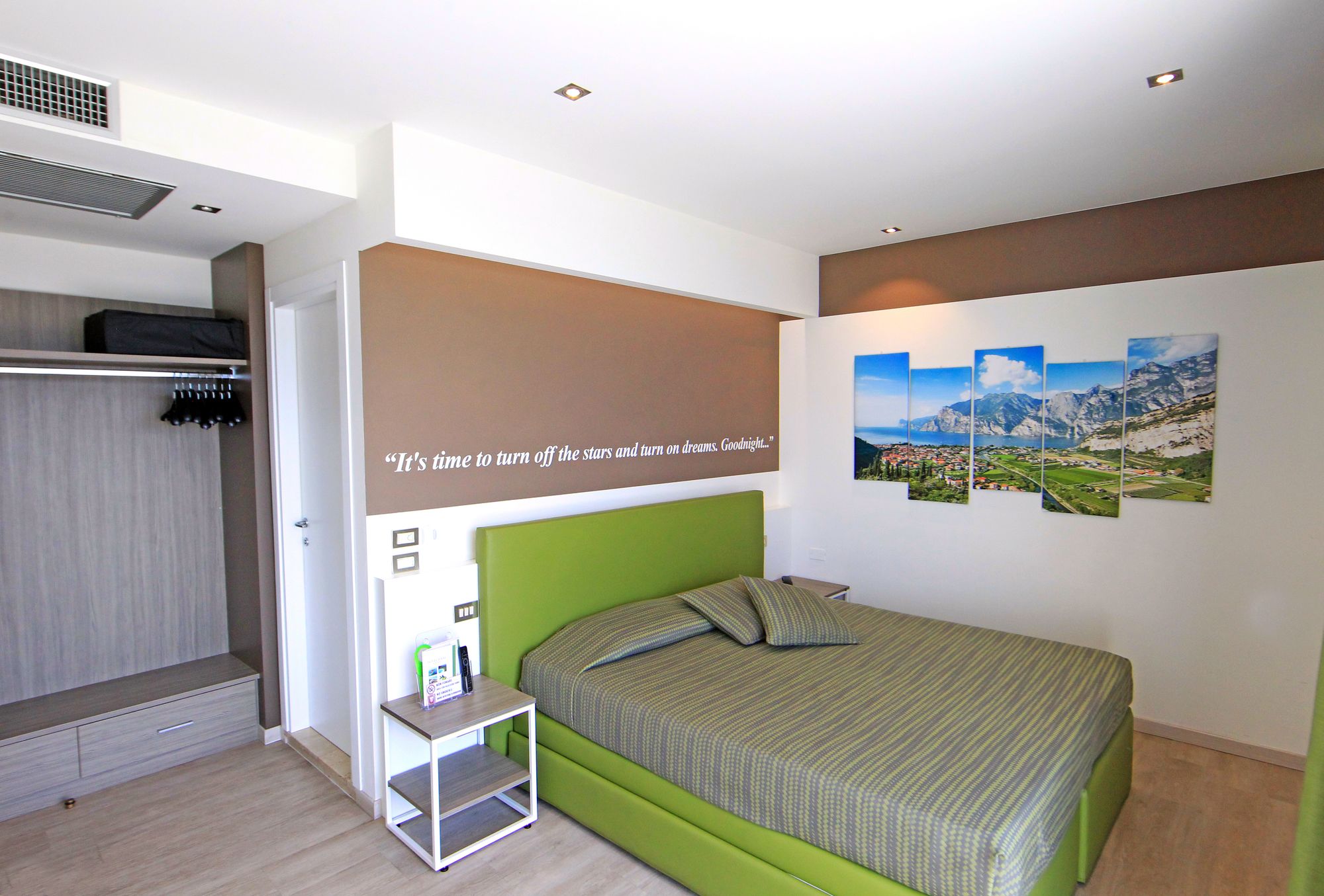 Фото Hotel Ideal