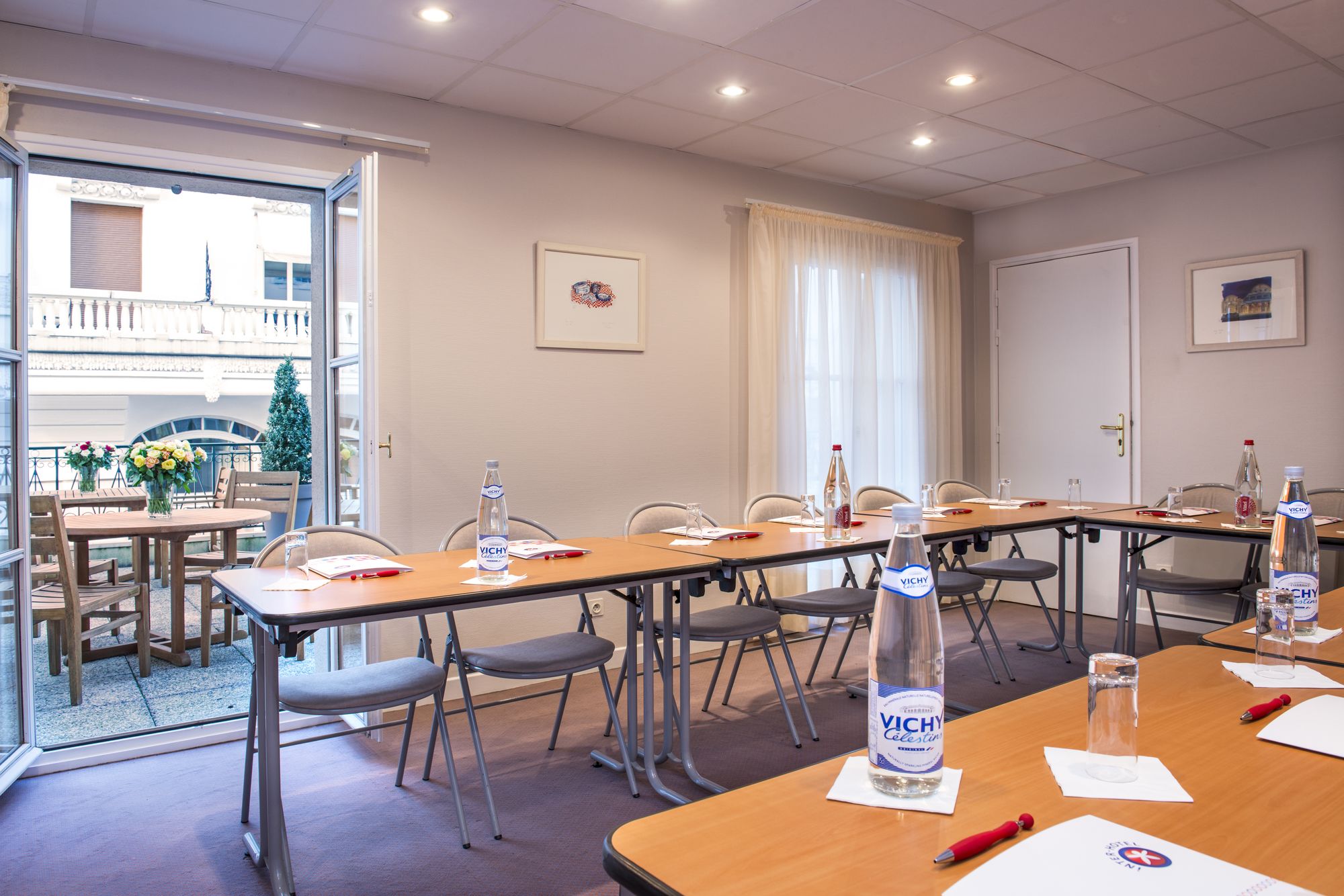 Фото Hotel Les Nations The Originals Boutique Vichy