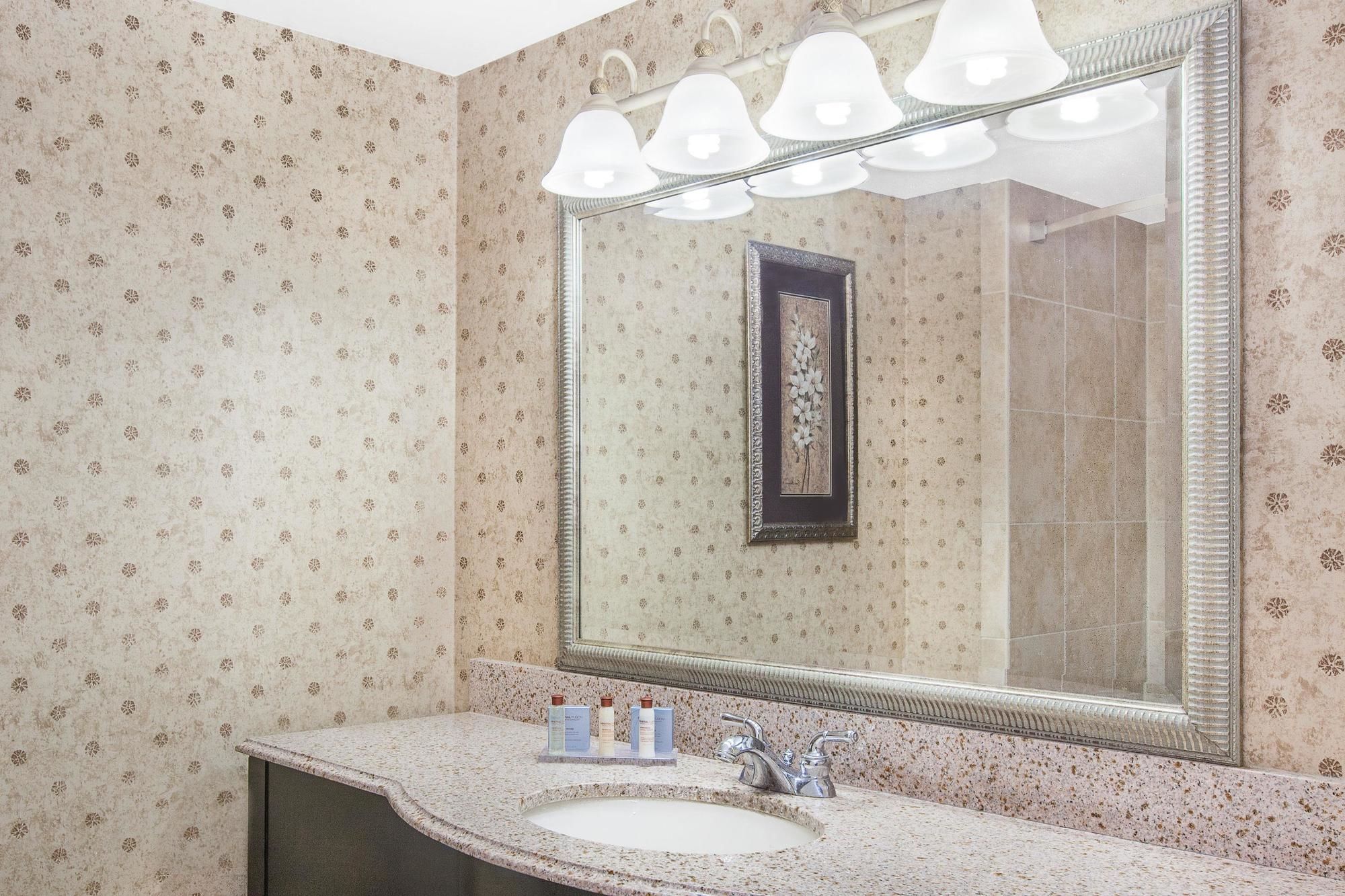 Фото Wingate by Wyndham Lafayette Airport