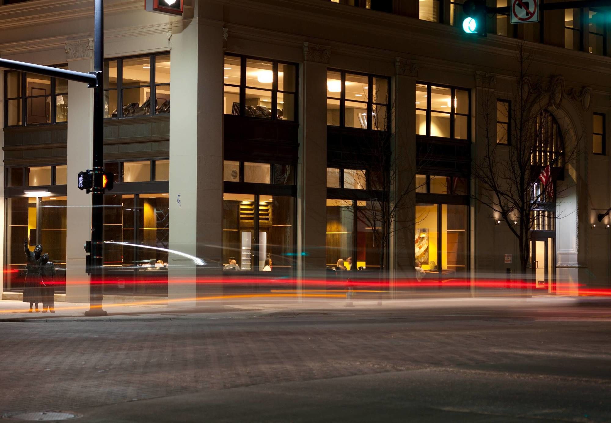 Фото Ambassador Hotel Wichita, Autograph Collection