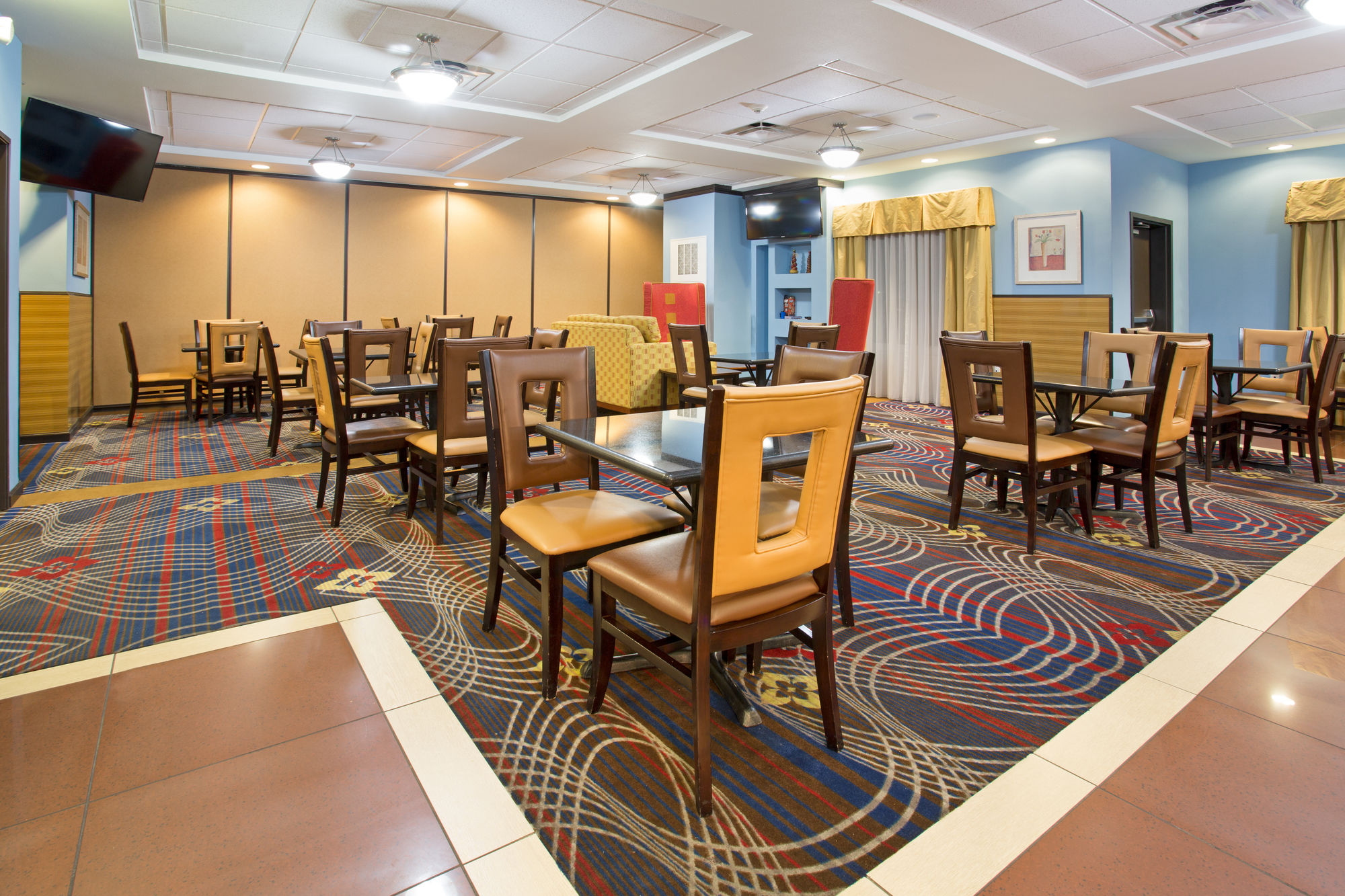 Фото Holiday Inn Express Hotel & Suites Denver North - Thornton, an Ihg Hotel