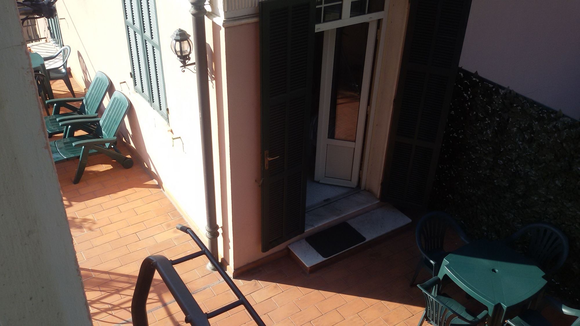 Фото Hotel La Scogliera