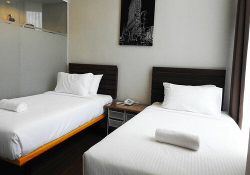 Гостиница The Riverbank Hotel