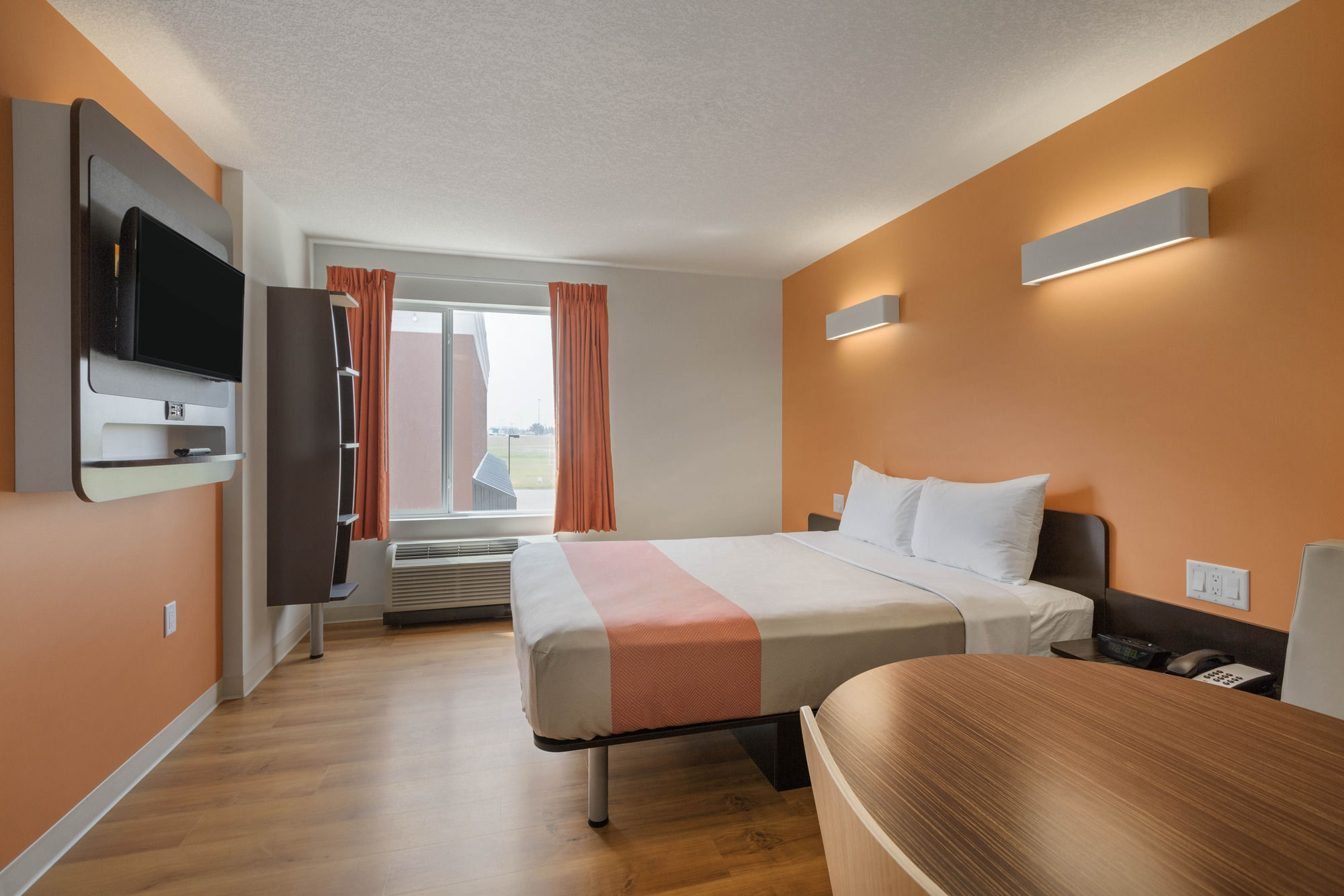 Фото Motel 6 Airdrie, Ab