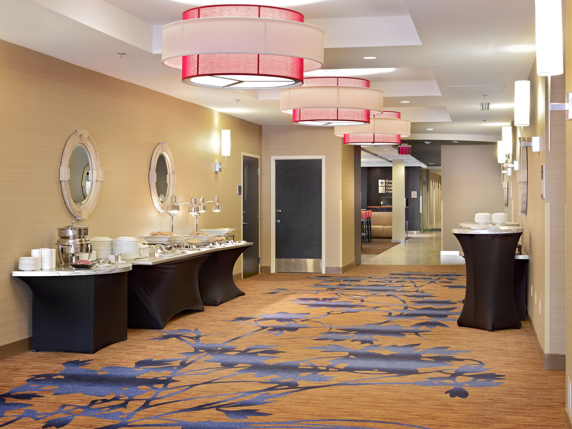 Фото Courtyard by Marriott Edmonton West