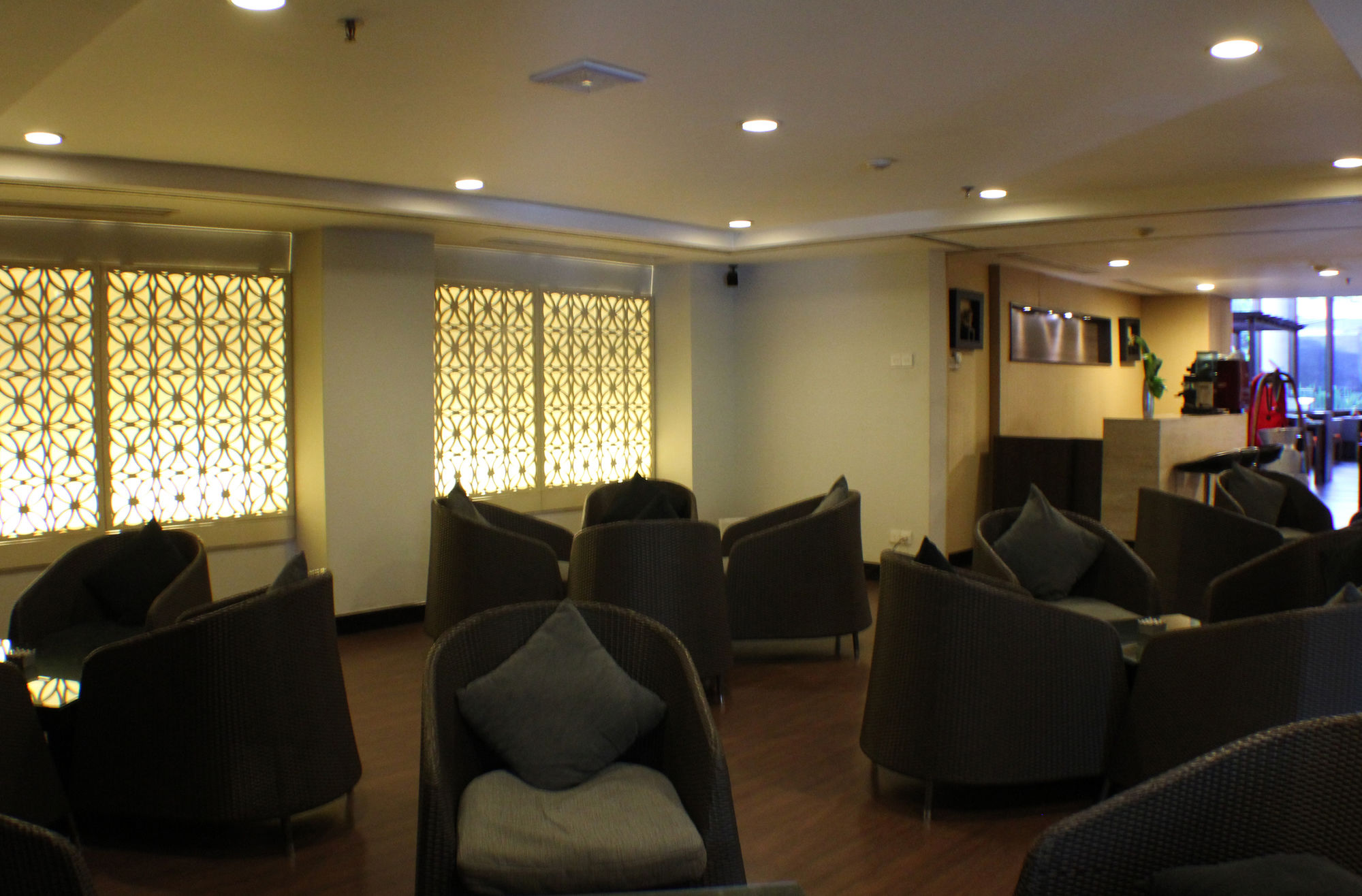 Фото Hotel Santika Pandegiling Surabaya