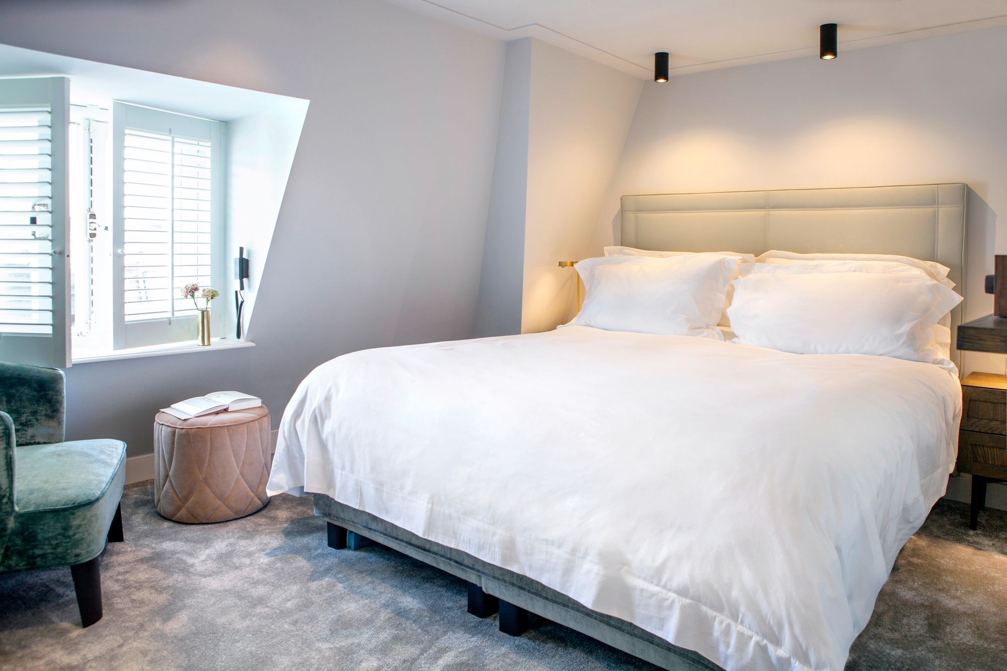 Фото Pillows Anna van den Vondel