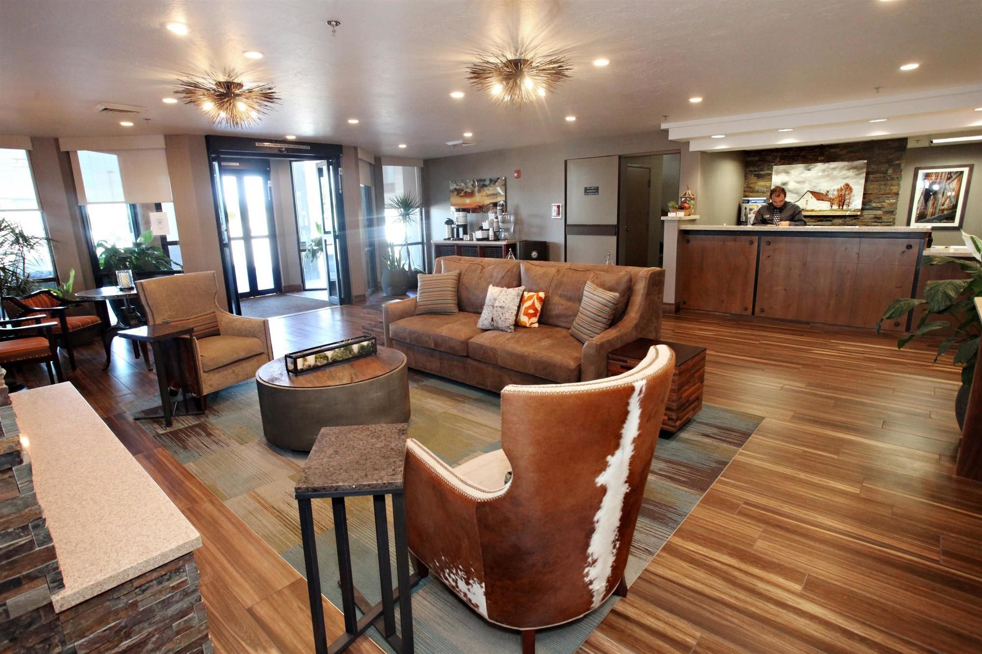 Фото Best Western Plus Cottontree Inn