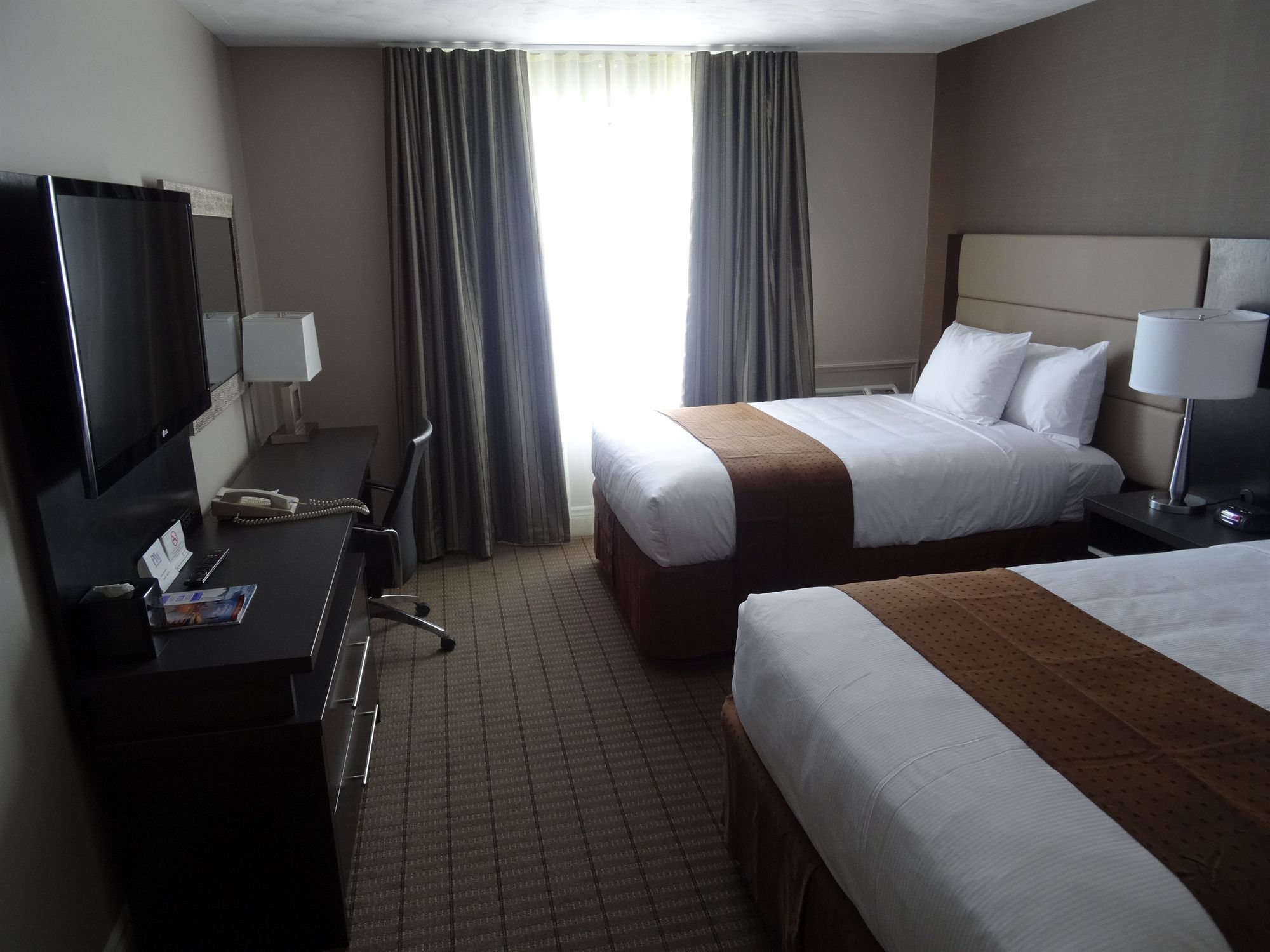 Фото Ramada by Wyndham Ottawa On The Rideau