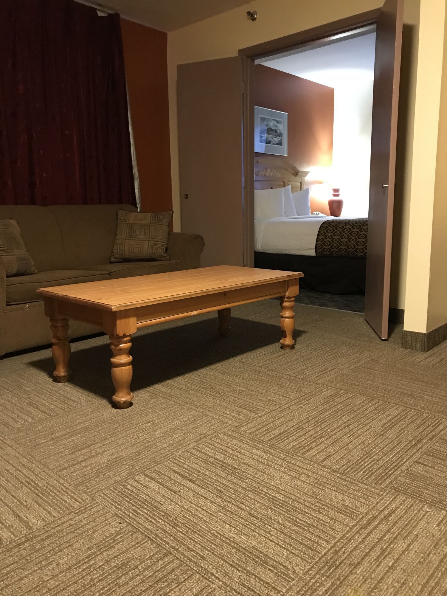 Фото Americas Best Value Inn & Suites Anchorage Airport