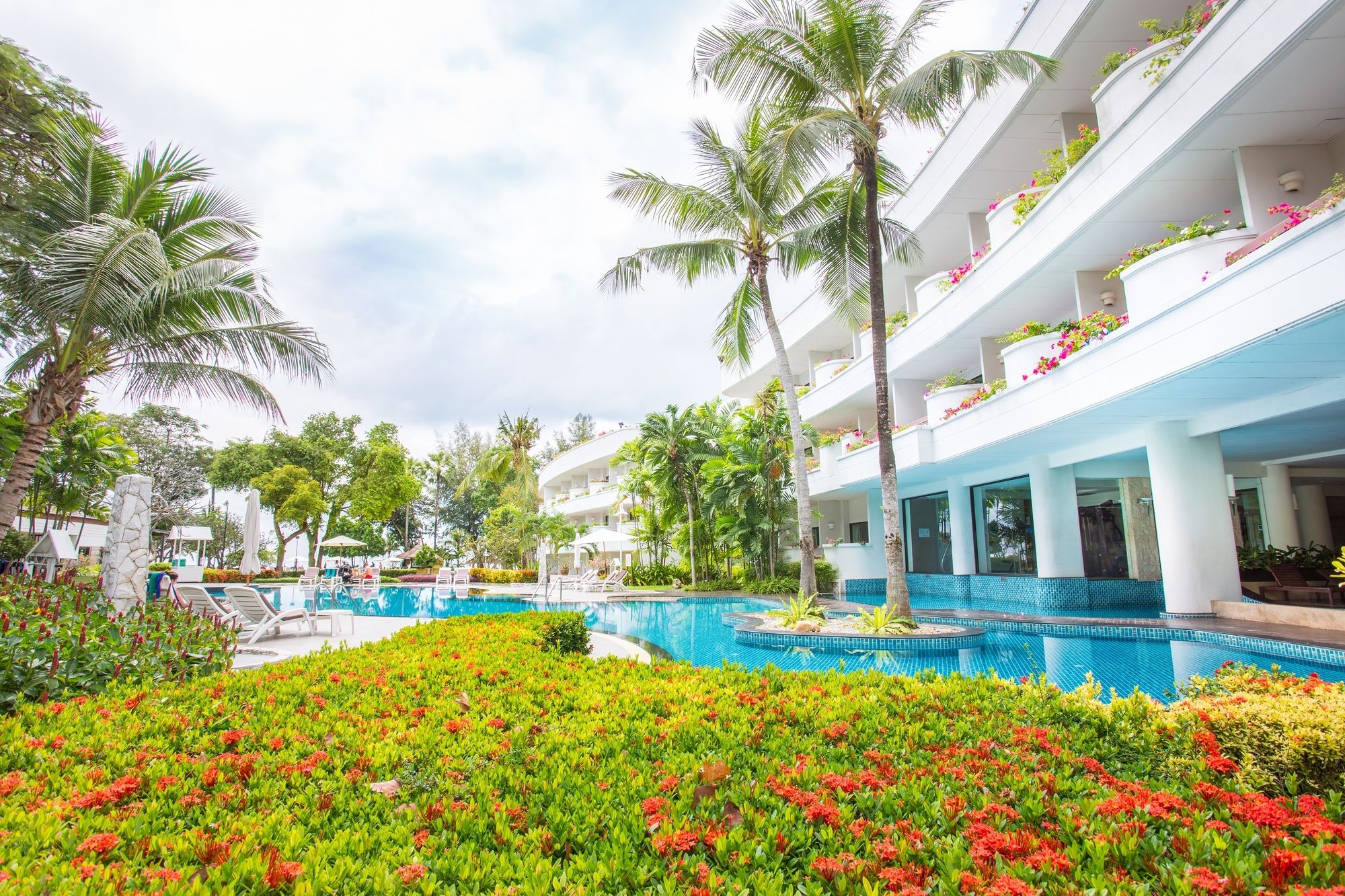 Фото Novotel Rayong Rim Pae Resort