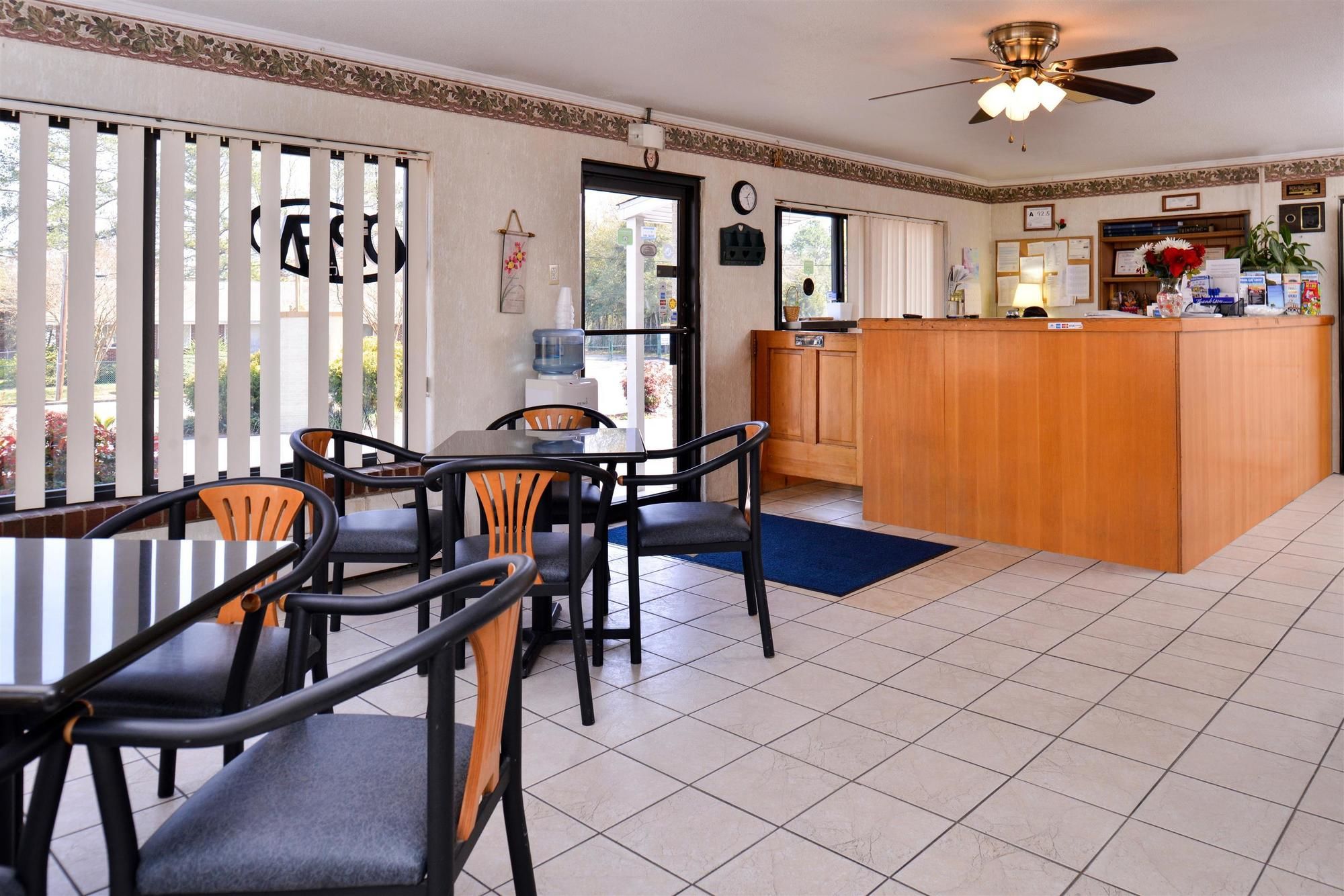 Фото Loyalty Inn Rockingham