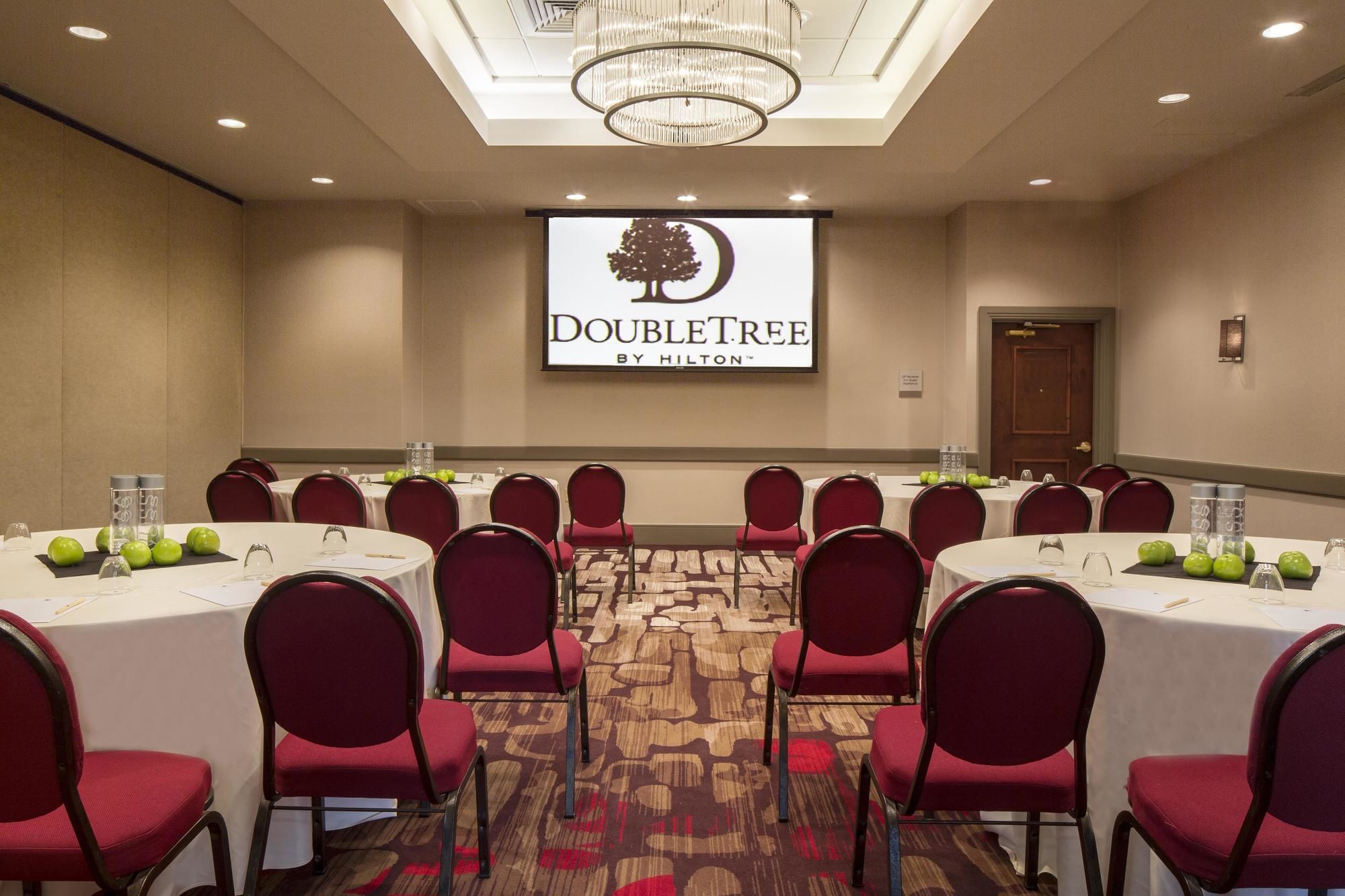 Фото DoubleTree by Hilton Hotel Largo-Washington Dc
