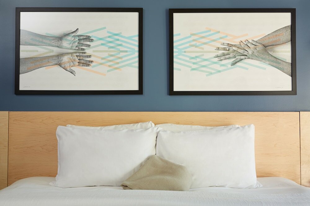 Фото Hotel Le Dauphin Montreal Centre Ville