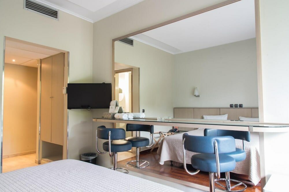 Фото Pines Hotel