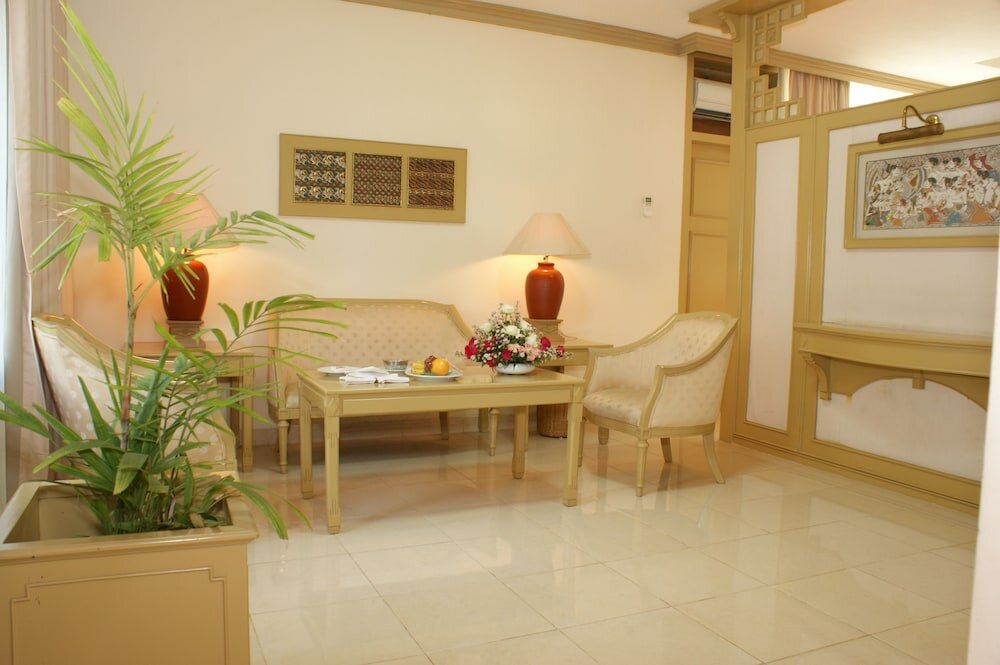 Фото Kusuma Sahid Prince Hotel