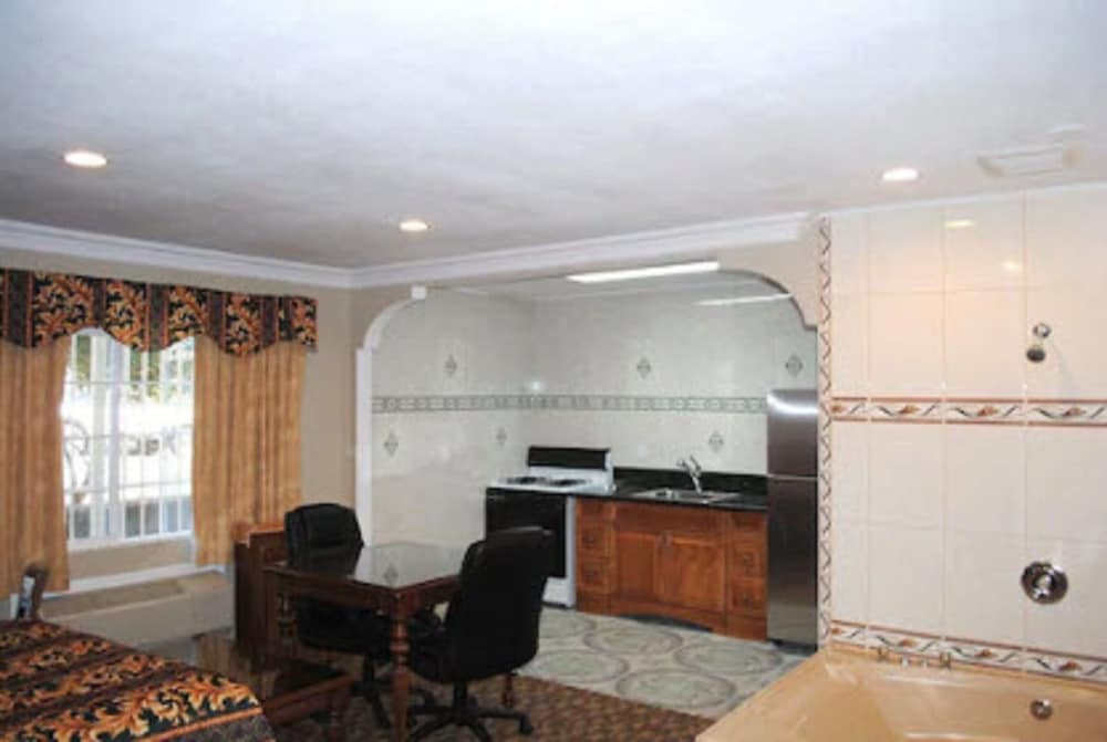 Фото Crystal Lodge Motel