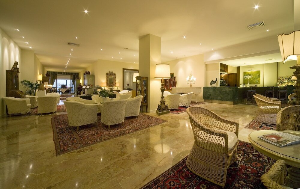 Фото National Hotel