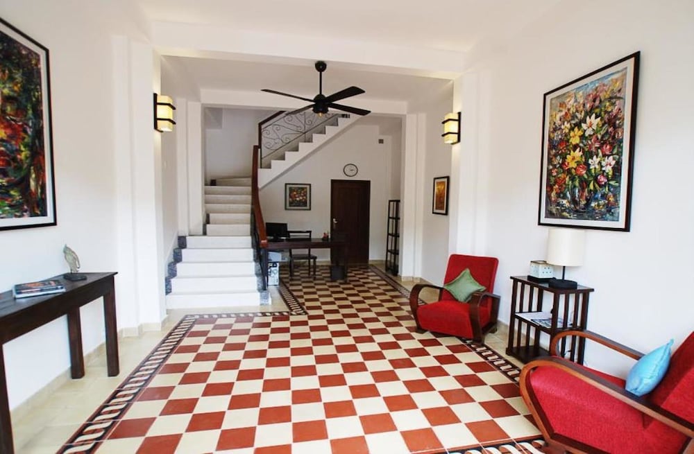 Фото The Columns Hotel