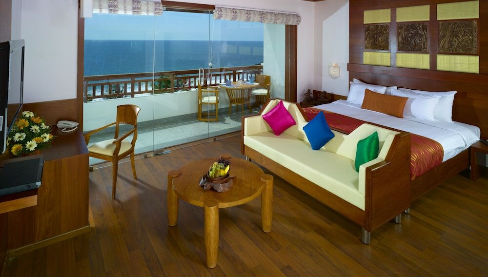 Фото Gokulam Grand Turtle On The Beach