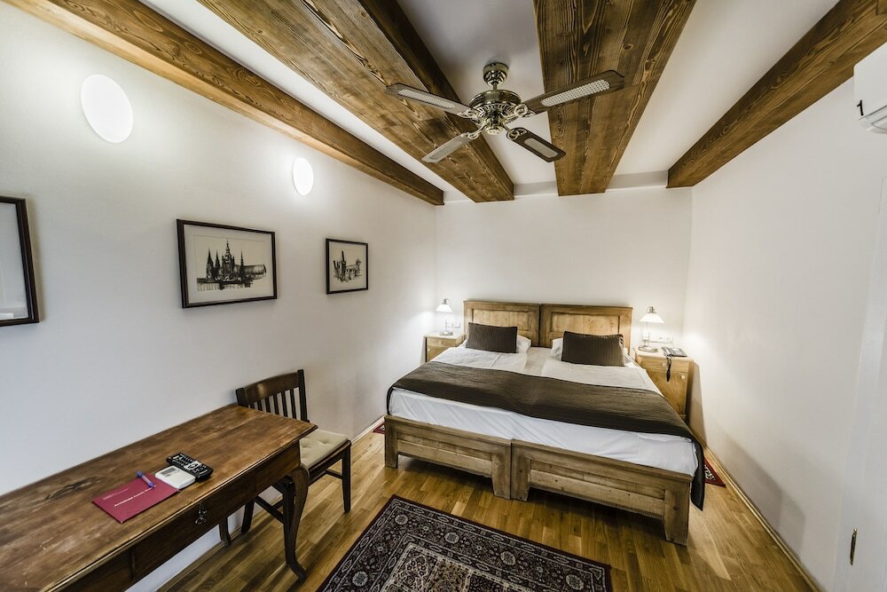 Фото Archibald At the Charles Bridge