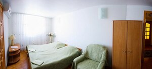 Звенигород (Kaharlyk, Polova vulytsia, 22), hotel
