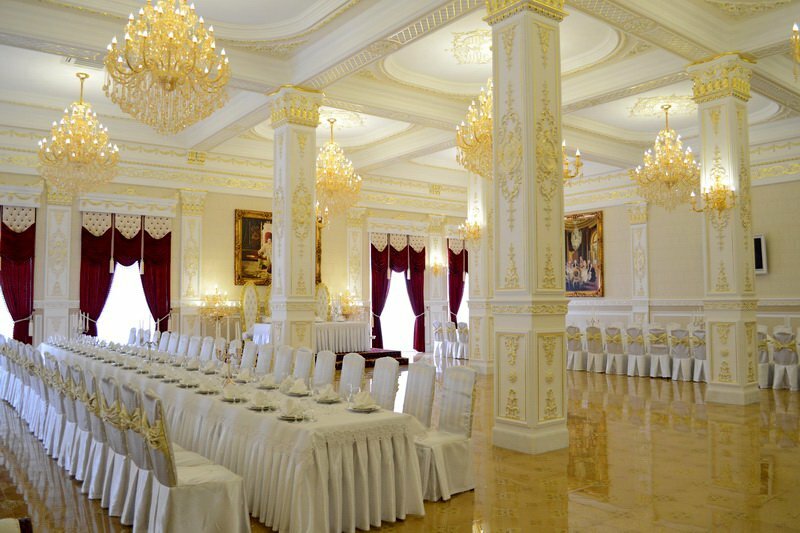مطعم Restoranno-otelny kompleks Aristokrat ، ، صورة