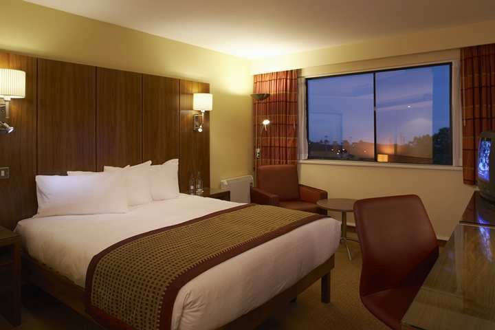 Фото Crowne Plaza Basingstoke