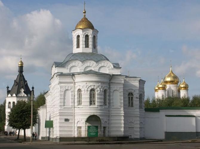 Башни Богоявленского монастыря Костромы