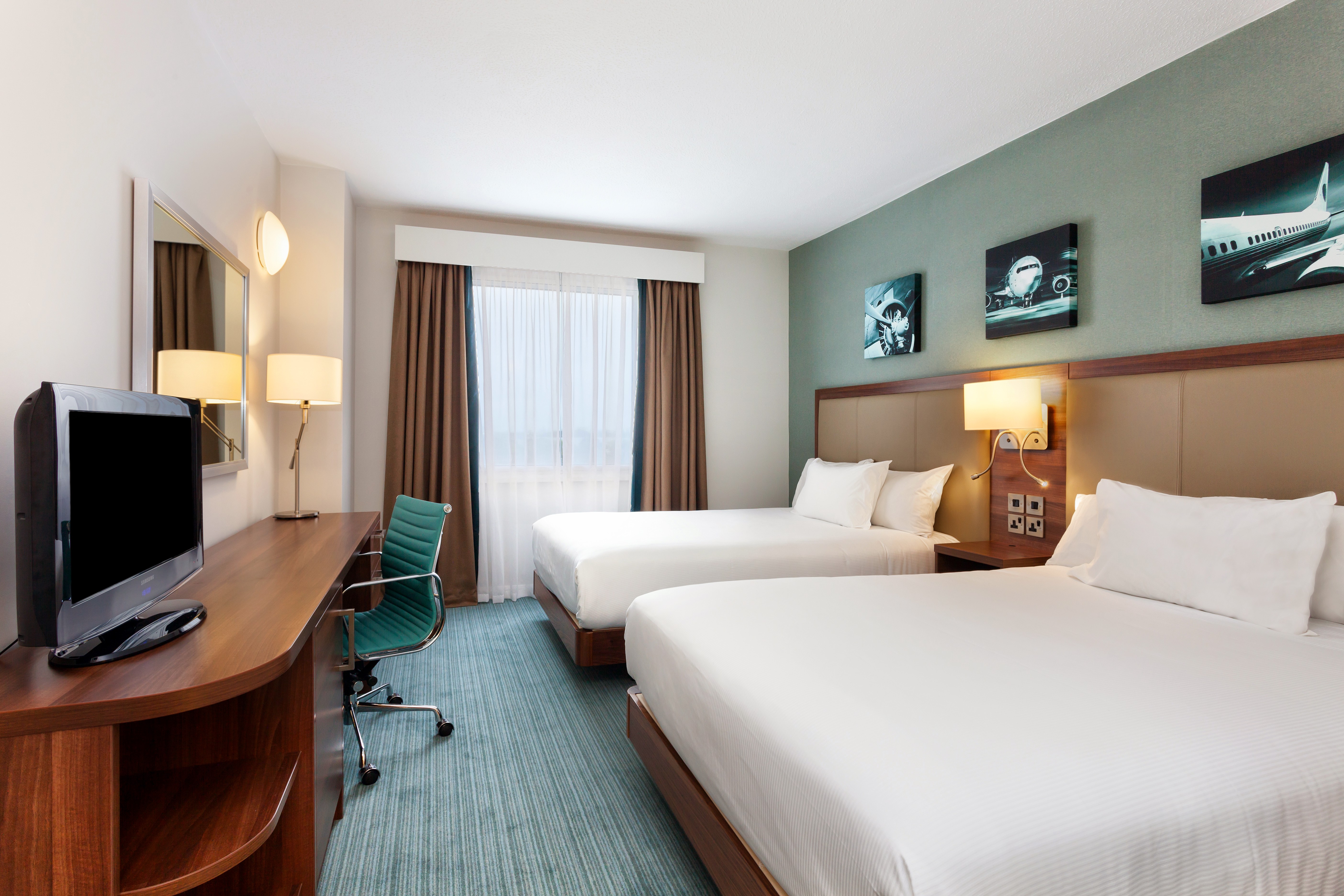 Фото Hilton Garden Inn London Heathrow Airport