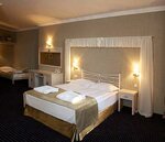City Holiday Resort & SPA (selo Petropavlivska Borshchahivka, Velyka Kiltseva vulytsia, 5), hotel