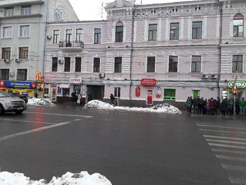 Жағажайдағы дәретханаға зәр шығарып жатқан адамдардың видеосы