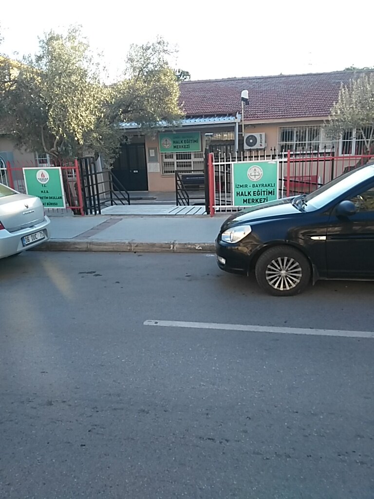 مركز تعليمي Bayrakli Halk Egitim Merkezi ve Aksam Sanat Okulu ، إزمير، صورة