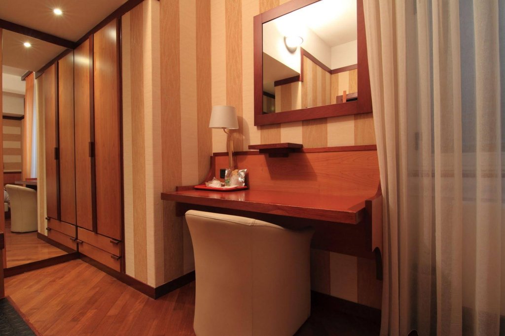 Фото Metro Hotel