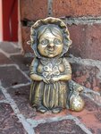 Babushka Homlin (Marshala Vasilevskogo Square, 1), genre sculpture