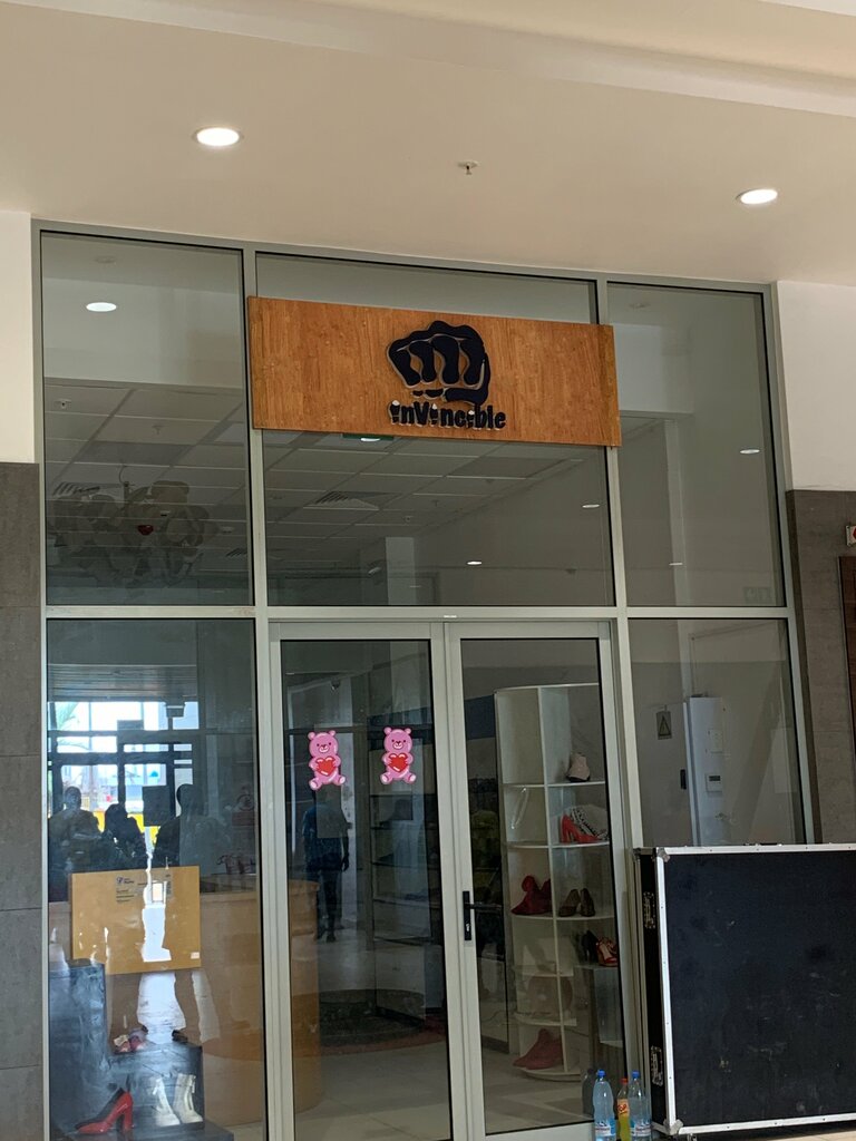 Shoe store Invincible, Douala, photo