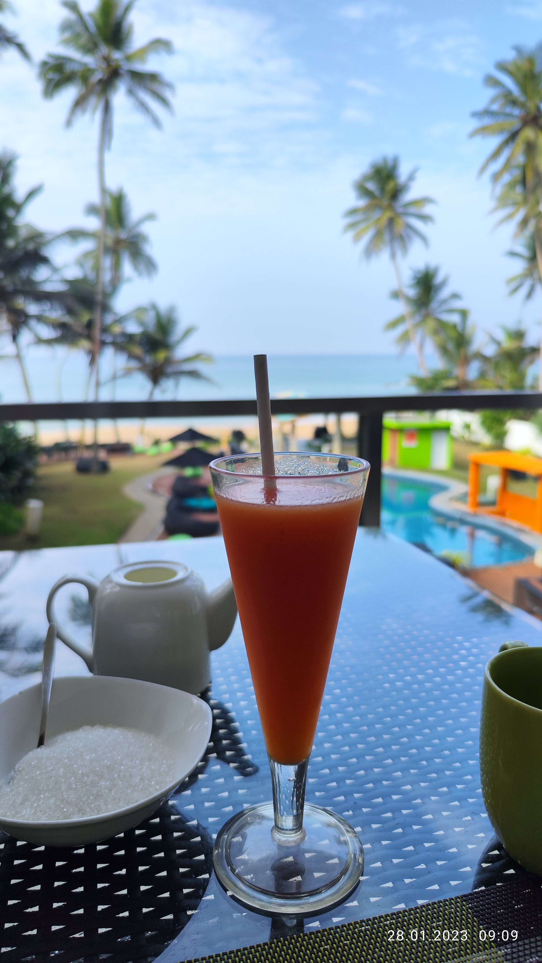 Фото J Ambalangoda