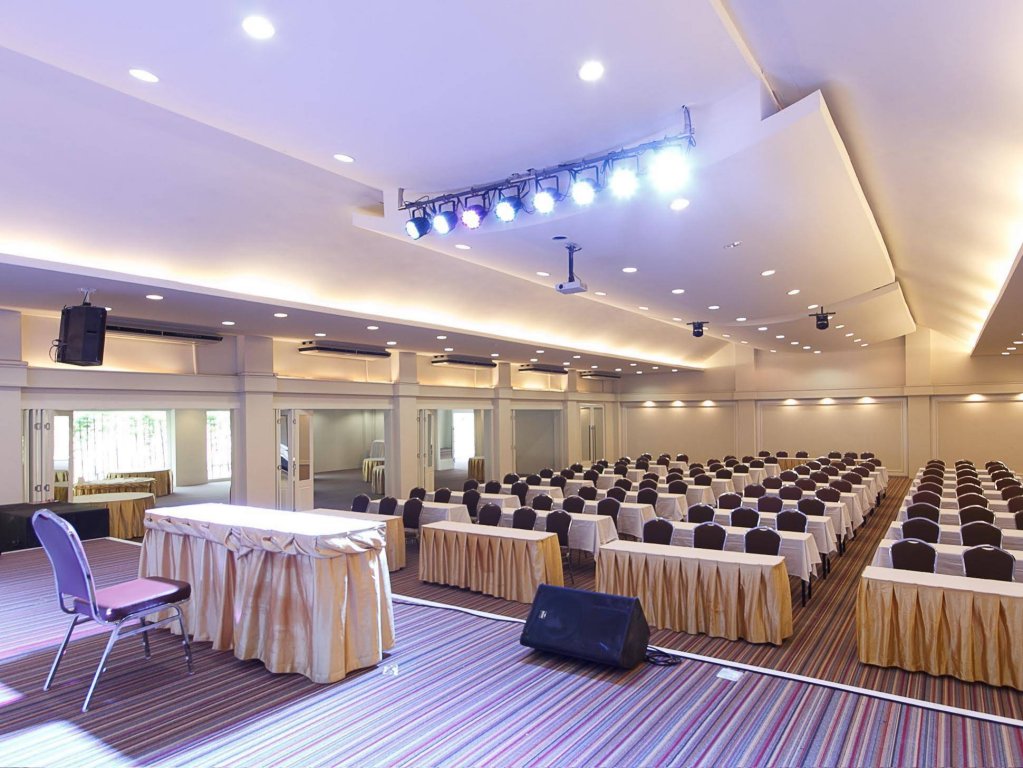 Фото The Park Hotel