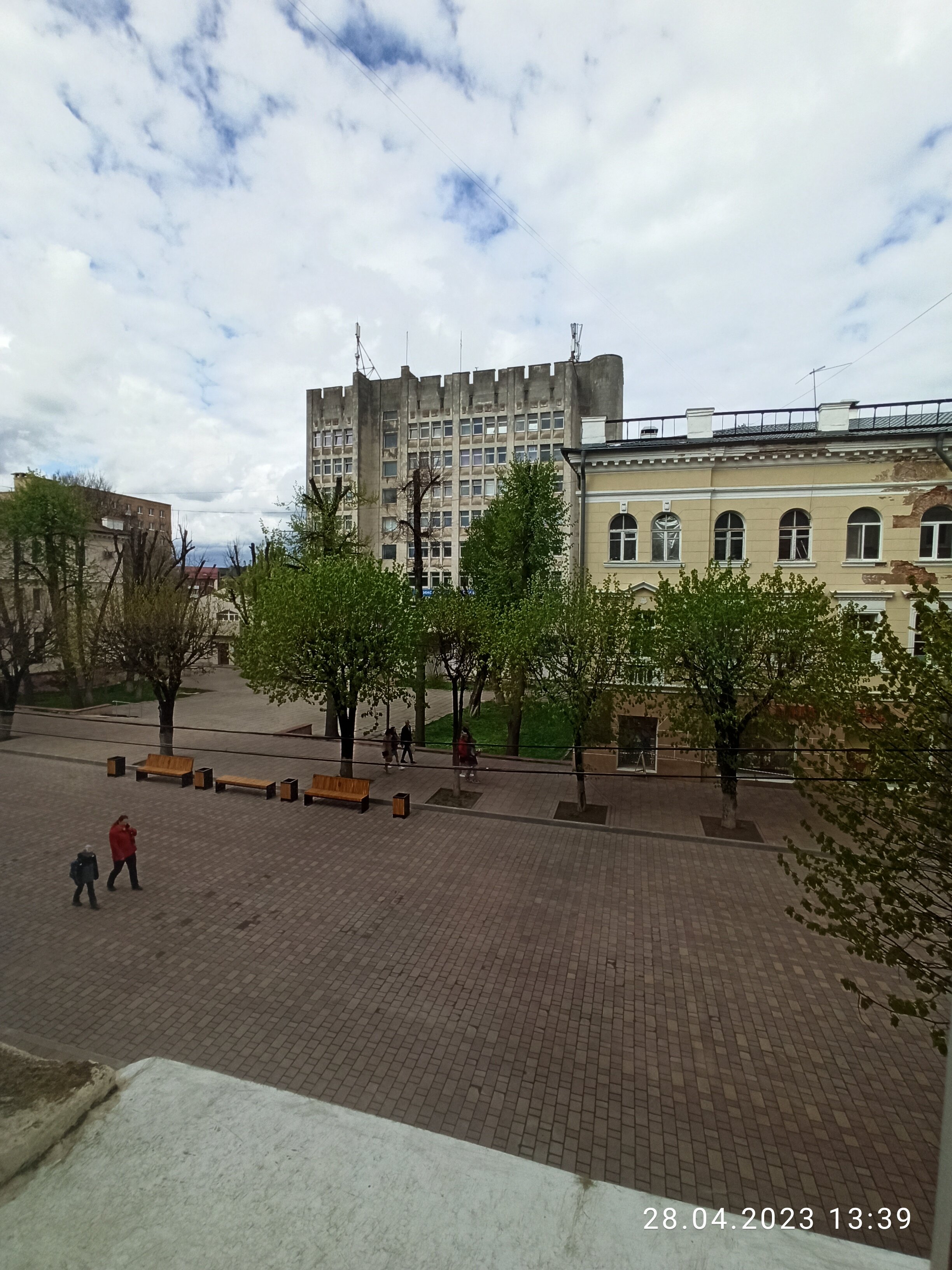 Фото В центре