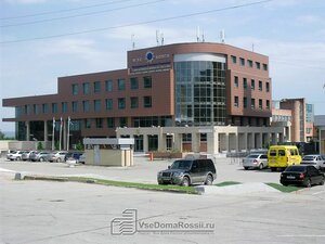 Сұйық оргазмға жеткенше өте үлкен клиторды соратын қыздың видеосын қараңыз.