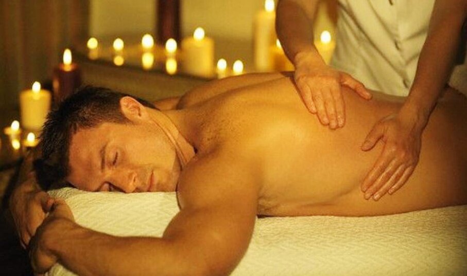 tantricheskiy-massazh-muzhchina-delaet-zhenshine-zhenshini-bolshimi