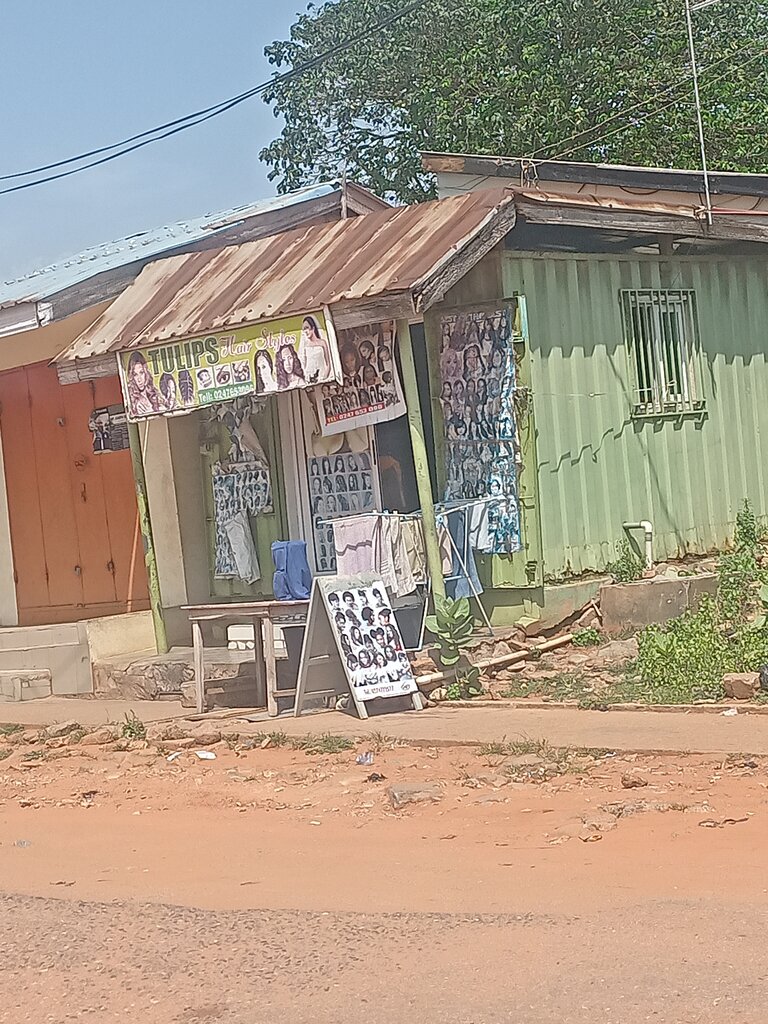 Beauty salon Tulip hair style, Accra, photo