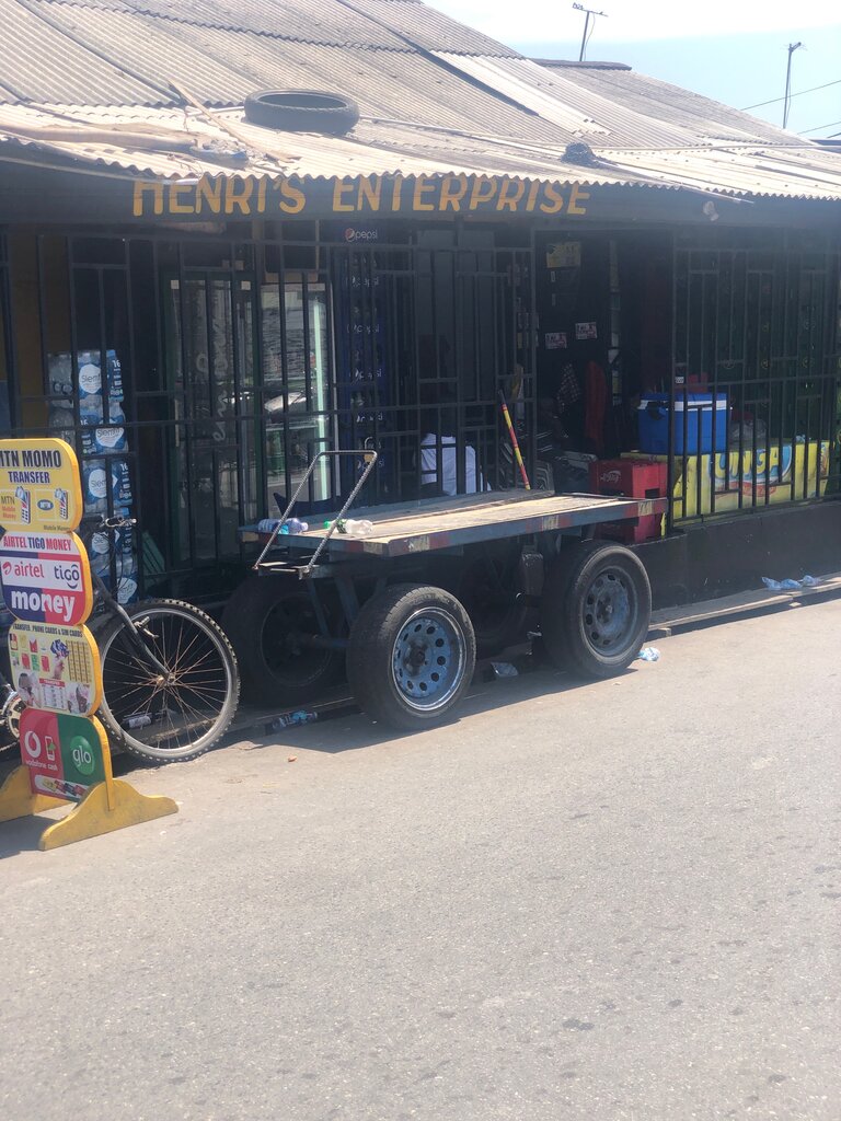 Alcoholic beverages Henry’s Enterprise, Accra, photo