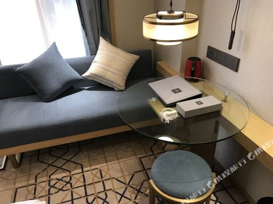 Фото Minshan Lhasa Grand Hotel